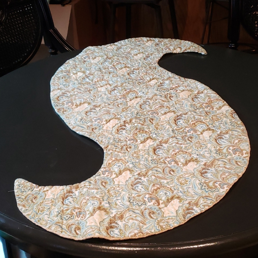 Handmade table runner - Picture 4 of 4